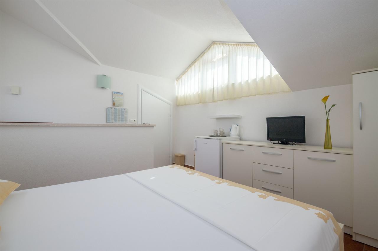 Apartments And Room Maestral トロギール エクステリア 写真